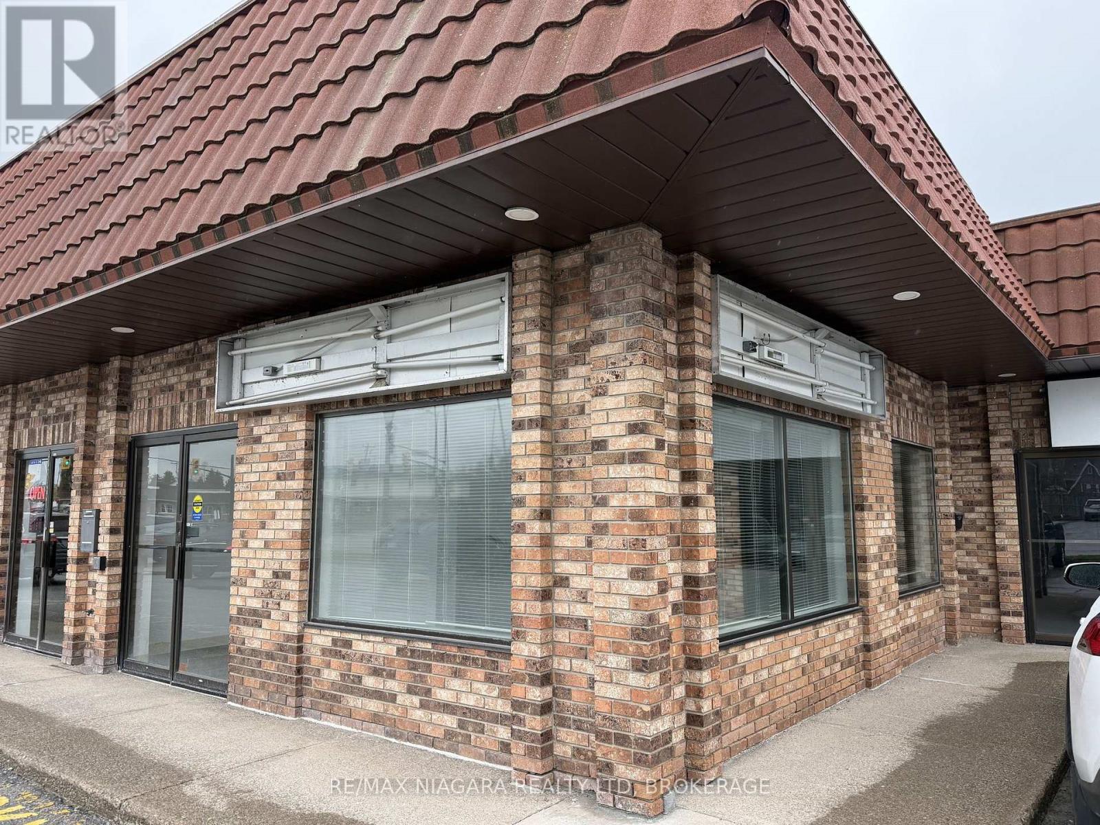 8 - 224 GARRISON ROAD, Fort Erie, Ontario