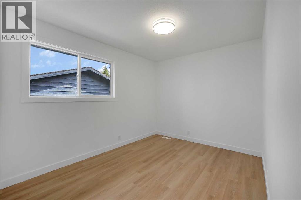 24 Bermuda Street NW, Calgary, Alberta  T3K 1G6 - Photo 21 - A2307906