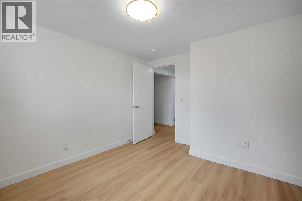 24 Bermuda Street NW, Calgary, Alberta  T3K 1G6 - Photo 31 - A2307906