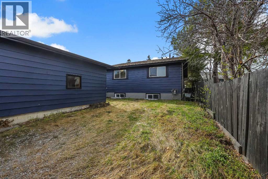 24 Bermuda Street NW, Calgary, Alberta  T3K 1G6 - Photo 35 - A2307906