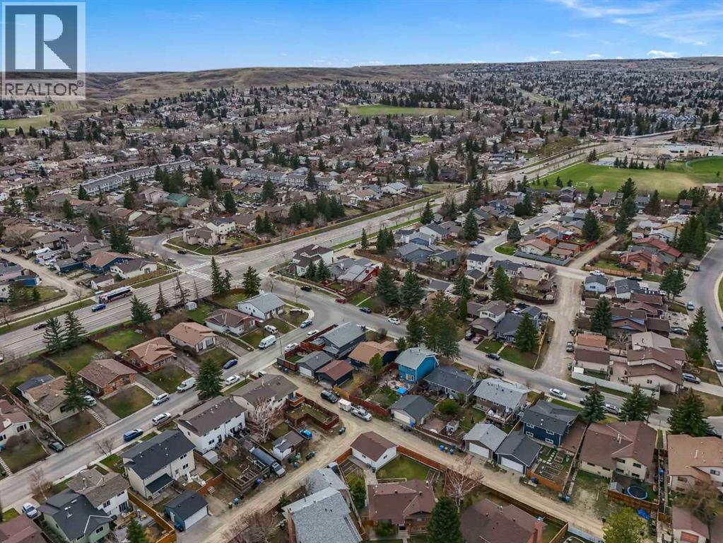 24 Bermuda Street NW, Calgary, Alberta  T3K 1G6 - Photo 45 - A2307906