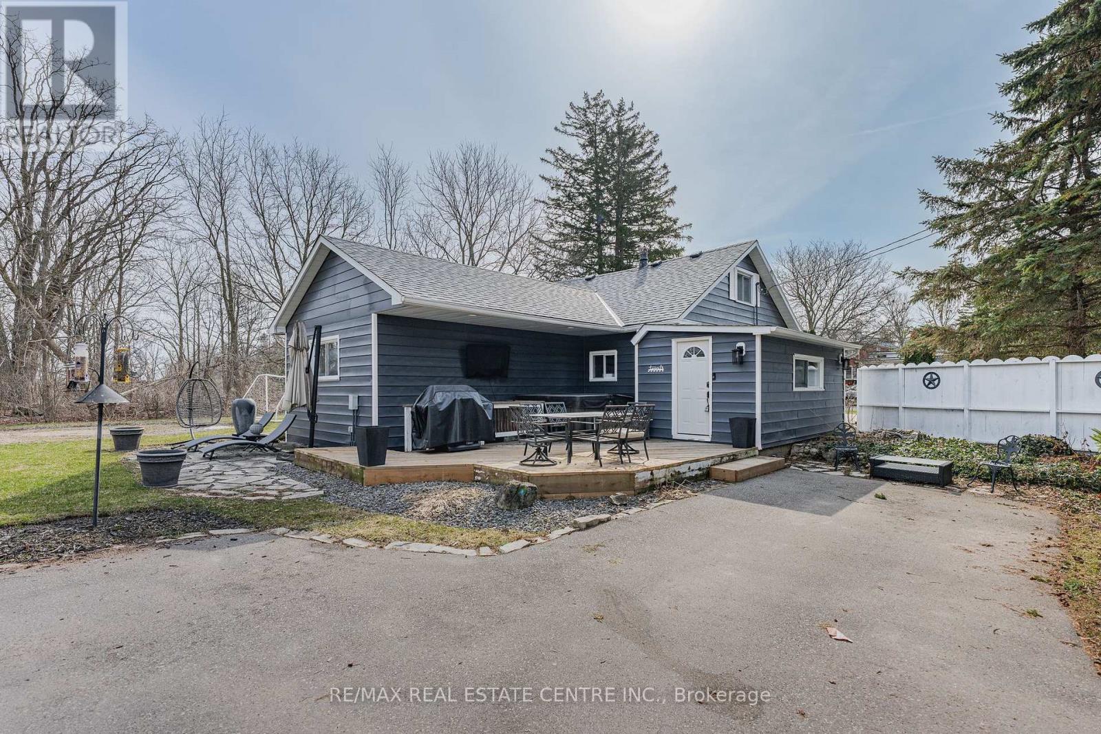 1 Hughson Street, North Dumfries, Ontario  N0B 1L0 - Photo 31 - X12935554