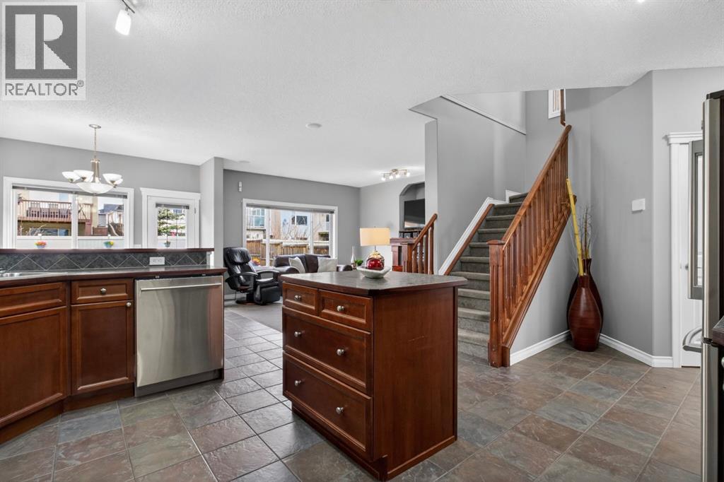 98 Evanscove Circle NW, Calgary, Alberta  T3P 0A1 - Photo 5 - A2299286