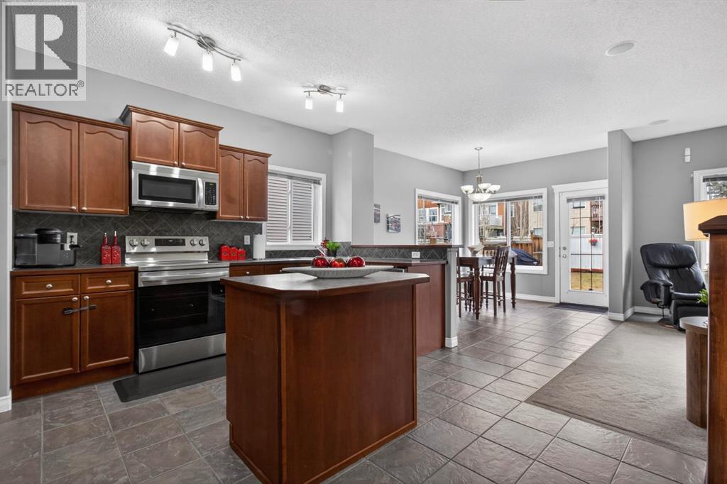 98 Evanscove Circle NW, Calgary, Alberta  T3P 0A1 - Photo 3 - A2299286
