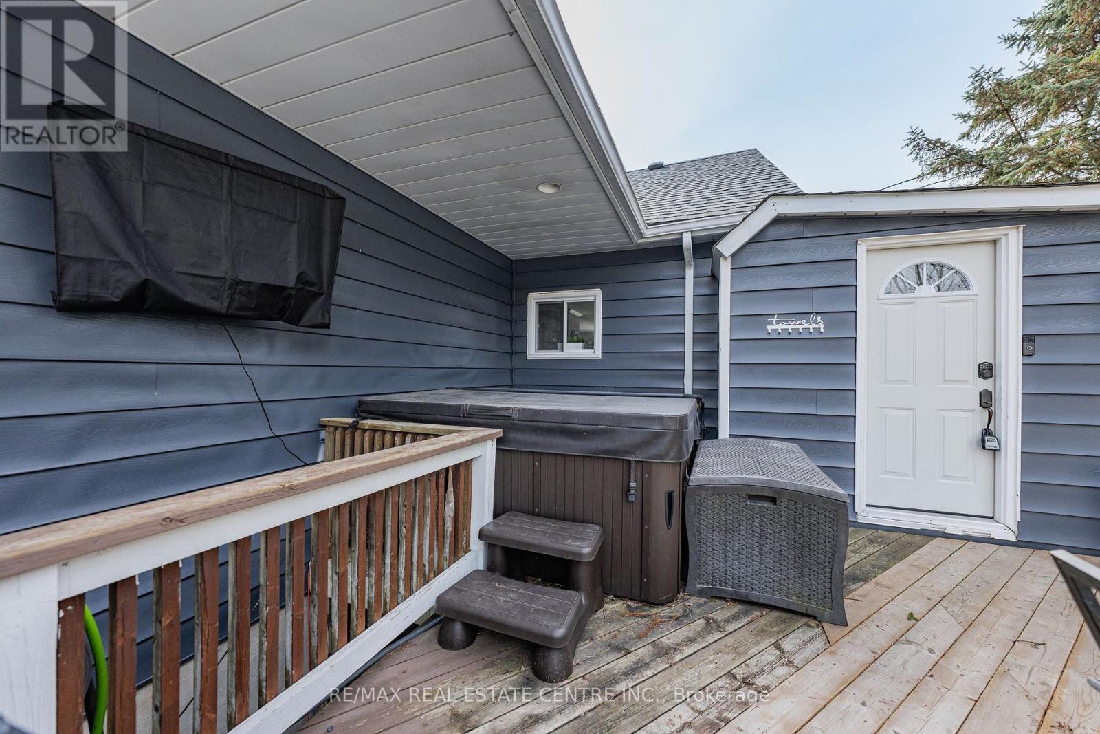 1 Hughson Street, North Dumfries, Ontario  N0B 1L0 - Photo 32 - X12935554