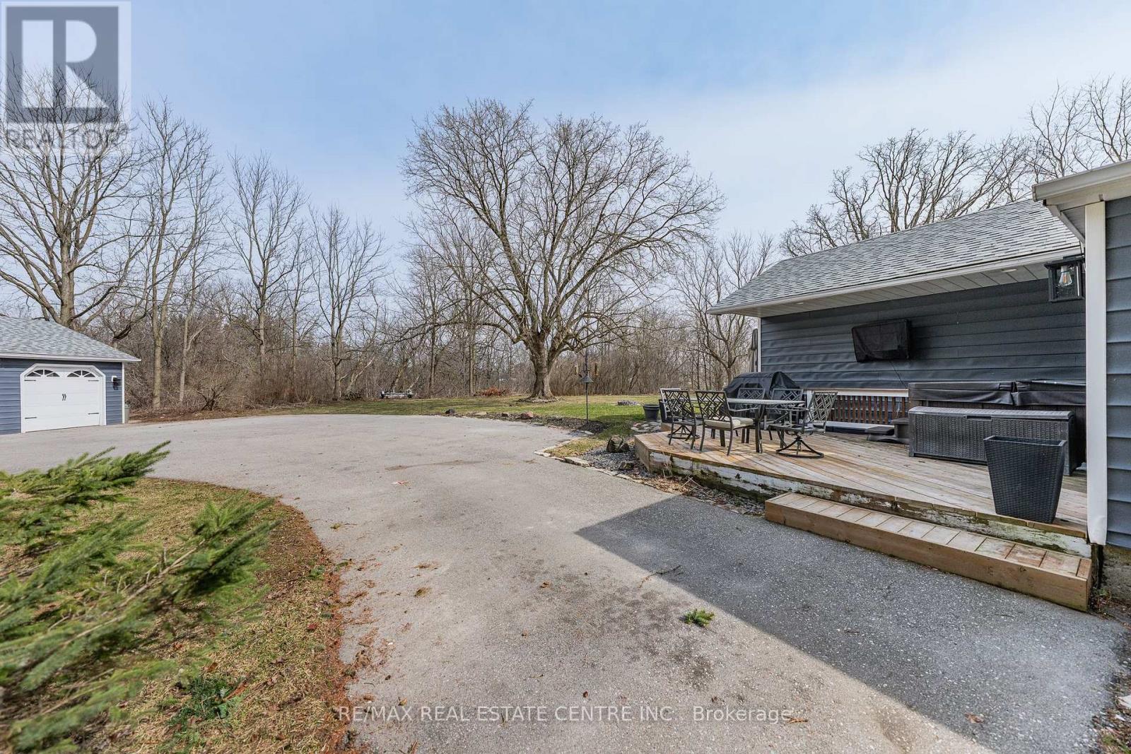 1 Hughson Street, North Dumfries, Ontario  N0B 1L0 - Photo 34 - X12935554