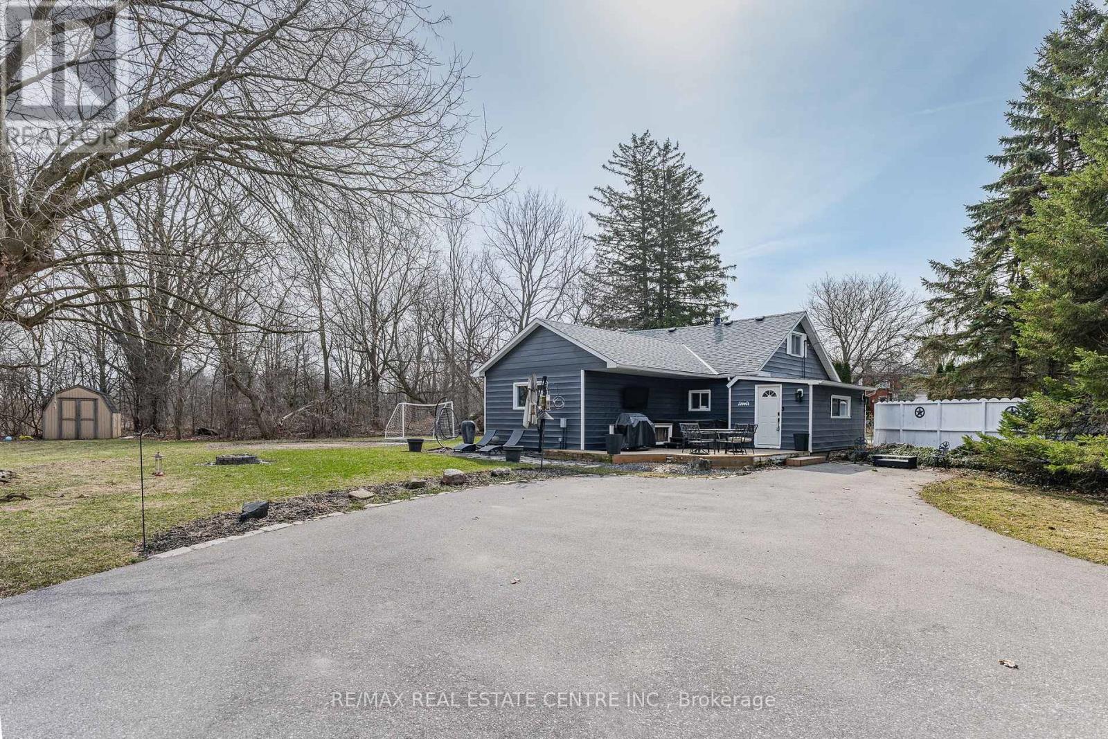 1 Hughson Street, North Dumfries, Ontario  N0B 1L0 - Photo 29 - X12935554