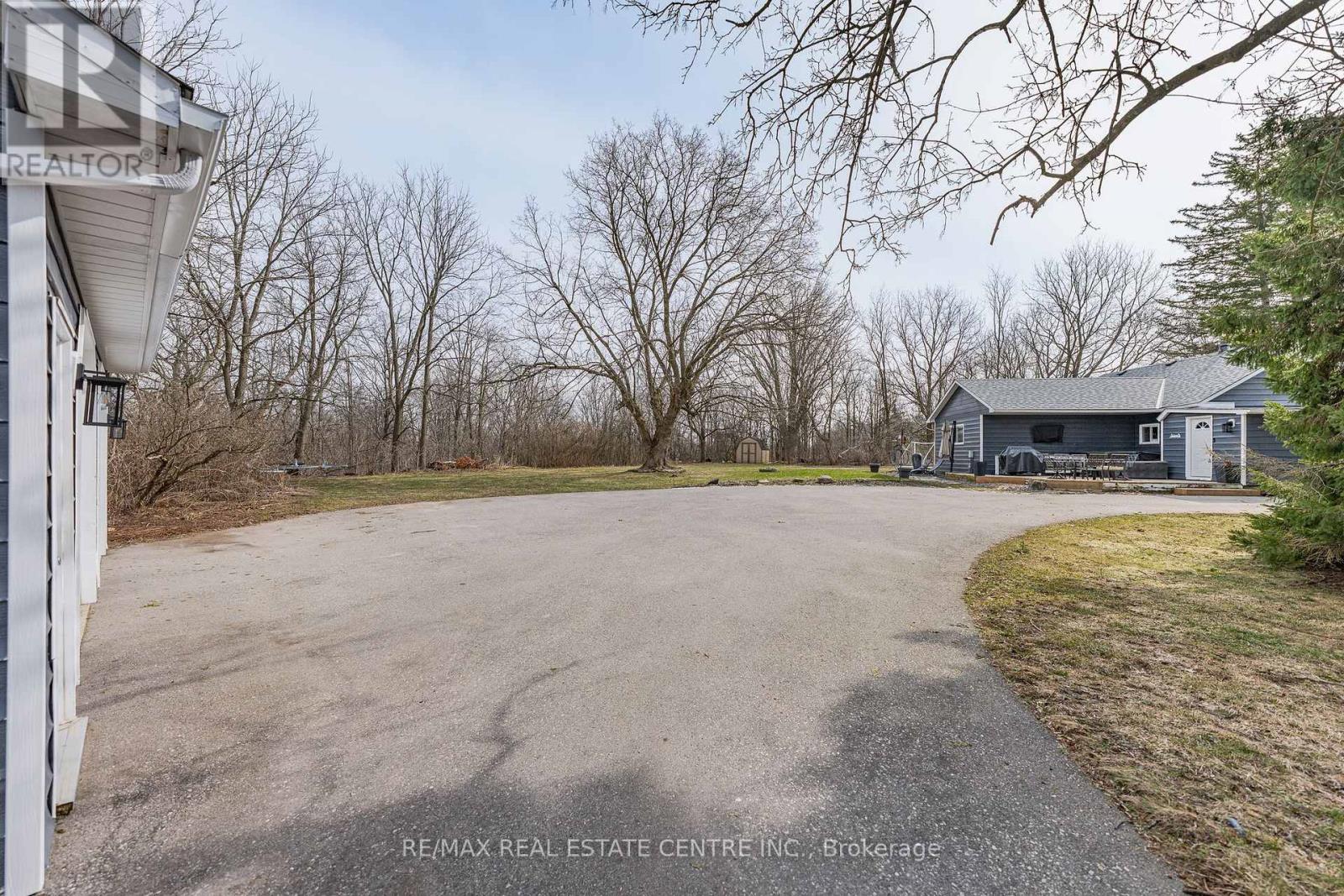 1 Hughson Street, North Dumfries, Ontario  N0B 1L0 - Photo 26 - X12935554