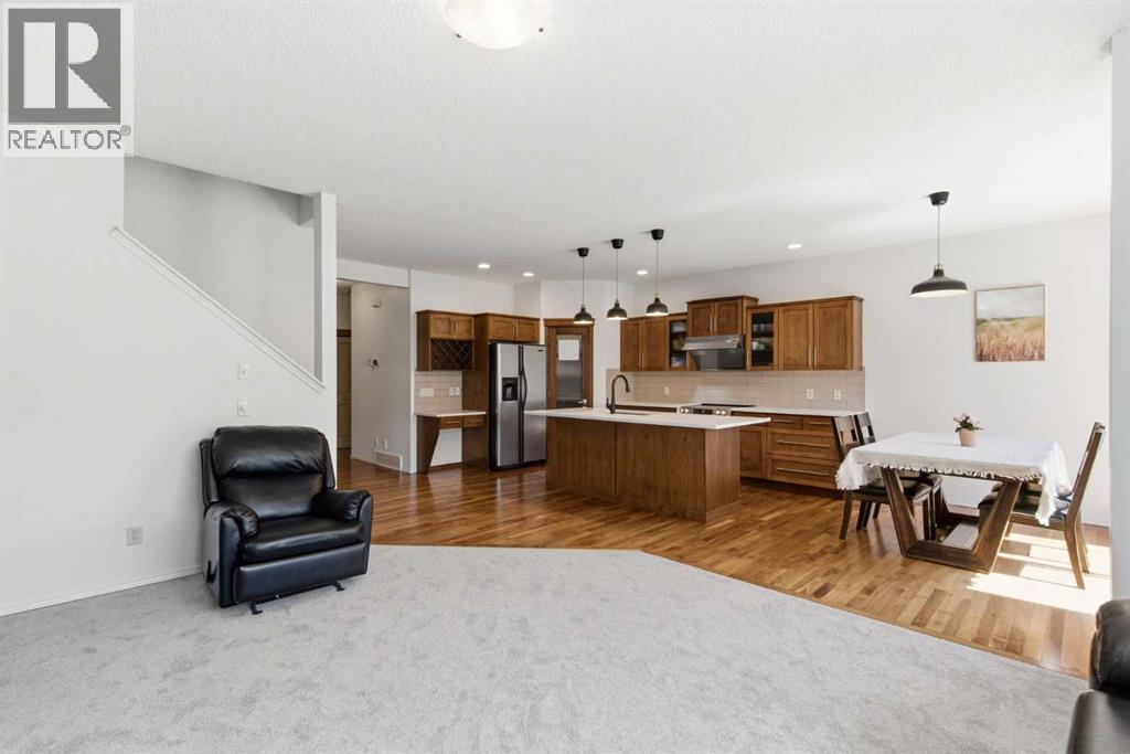 69 Everoak Circle SW, Calgary, Alberta  T2Y 0A1 - Photo 9 - A2307673