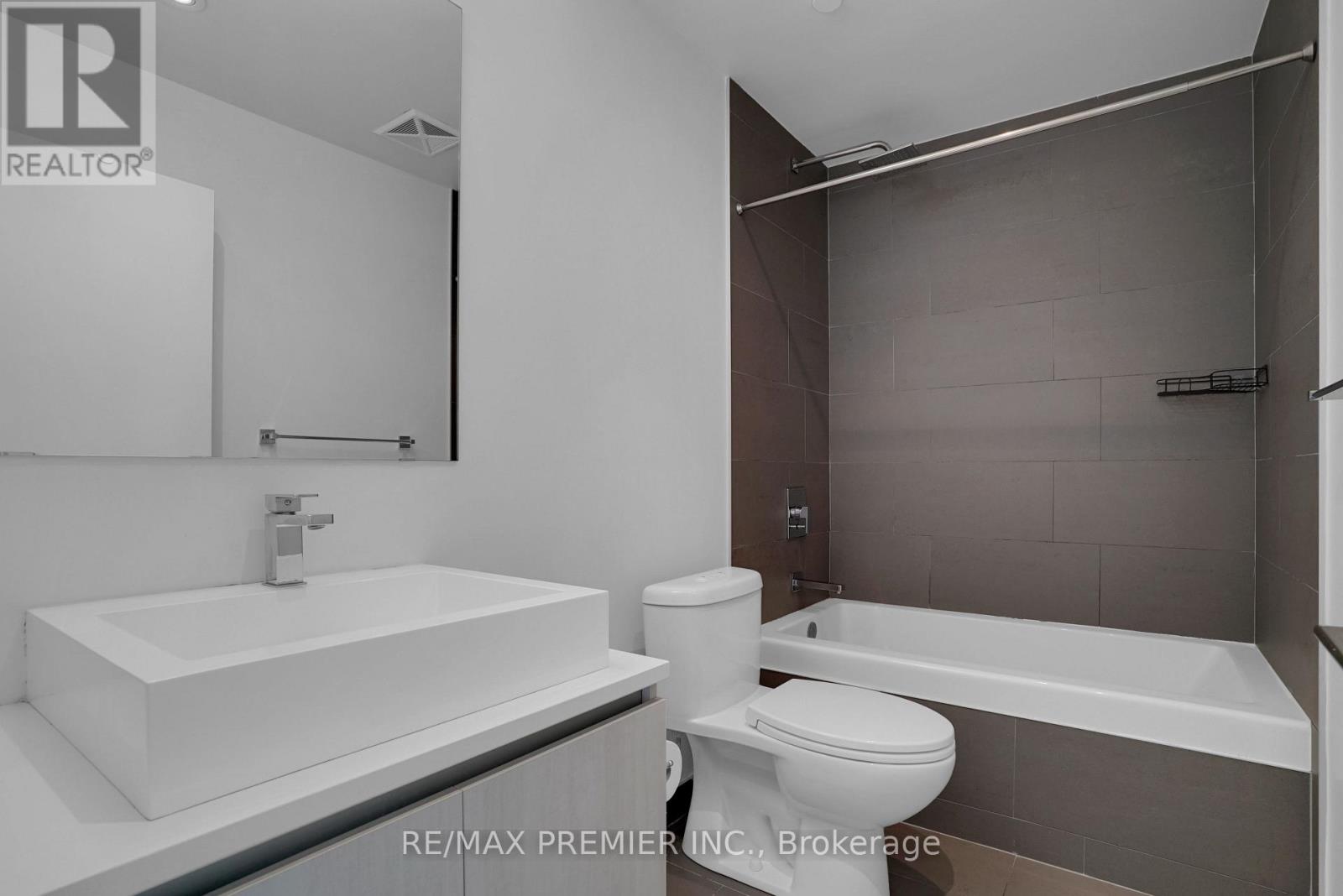 1118 - 111 Bathurst Street, Toronto, Ontario  M5V 2R1 - Photo 17 - C13084374