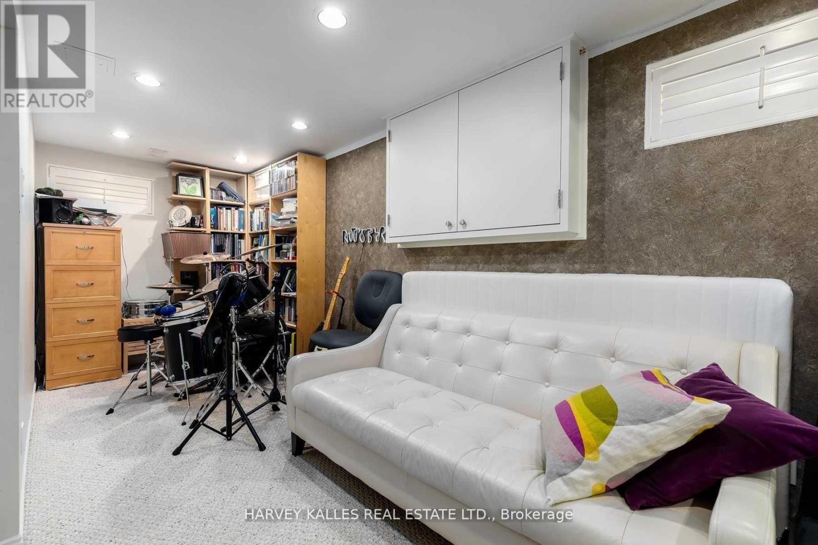 Left - 7 Rainham Place, Toronto, Ontario  M3B 1A1 - Photo 16 - C13084488