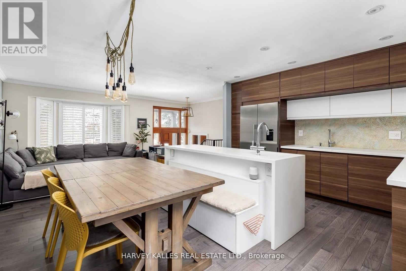 Left - 7 Rainham Place, Toronto, Ontario  M3B 1A1 - Photo 3 - C13084488