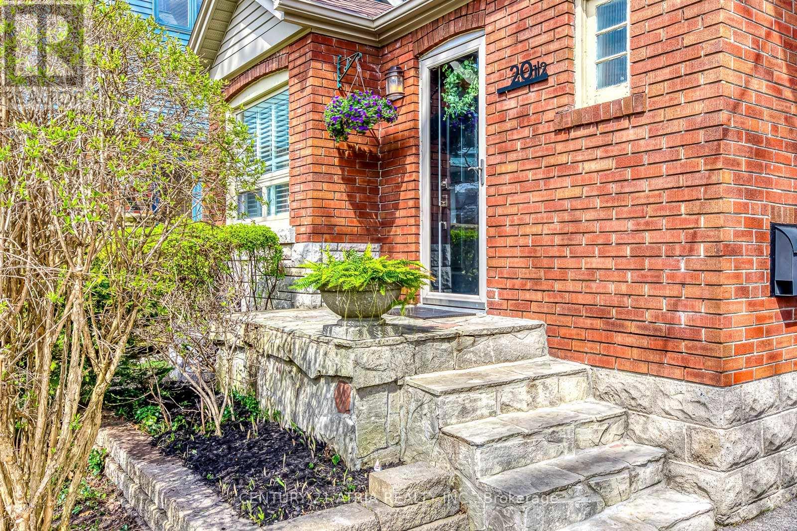 20 1/2 East Road, Toronto, Ontario  M1N 2A1 - Photo 3 - E13084276