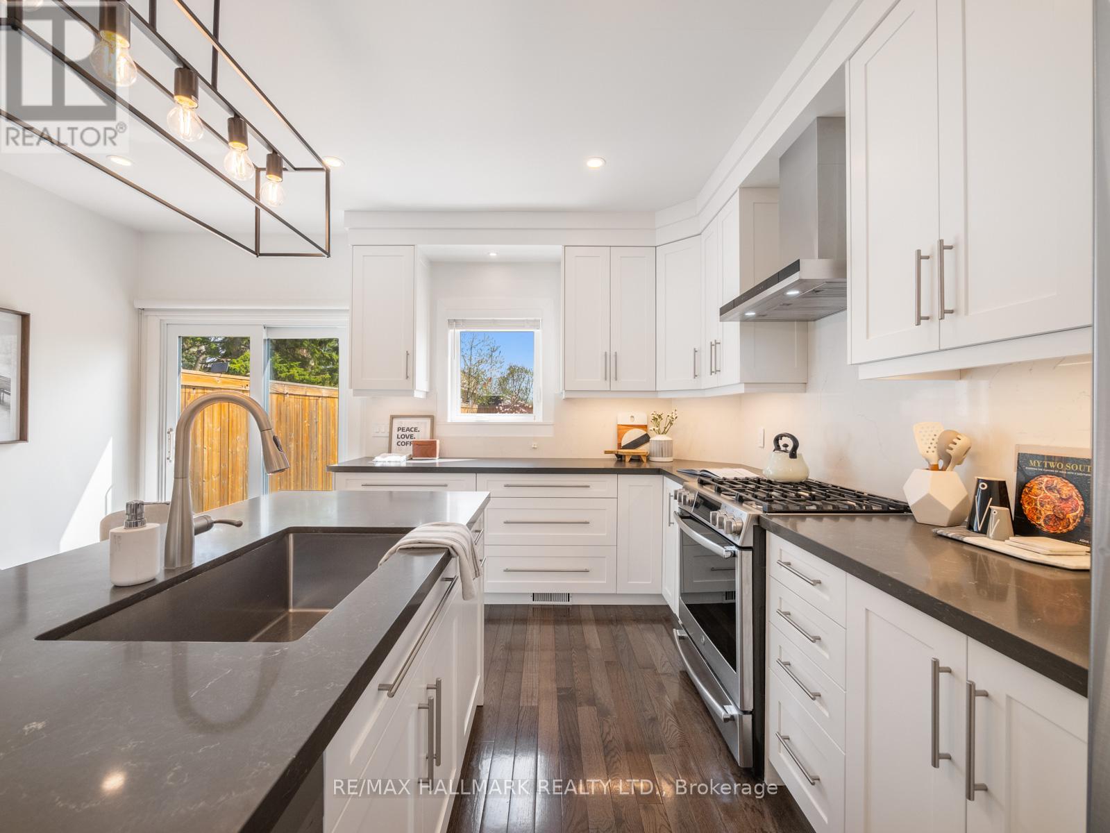 151 Eastwood Avenue, Toronto, Ontario  M1N 3H5 - Photo 11 - E13084290