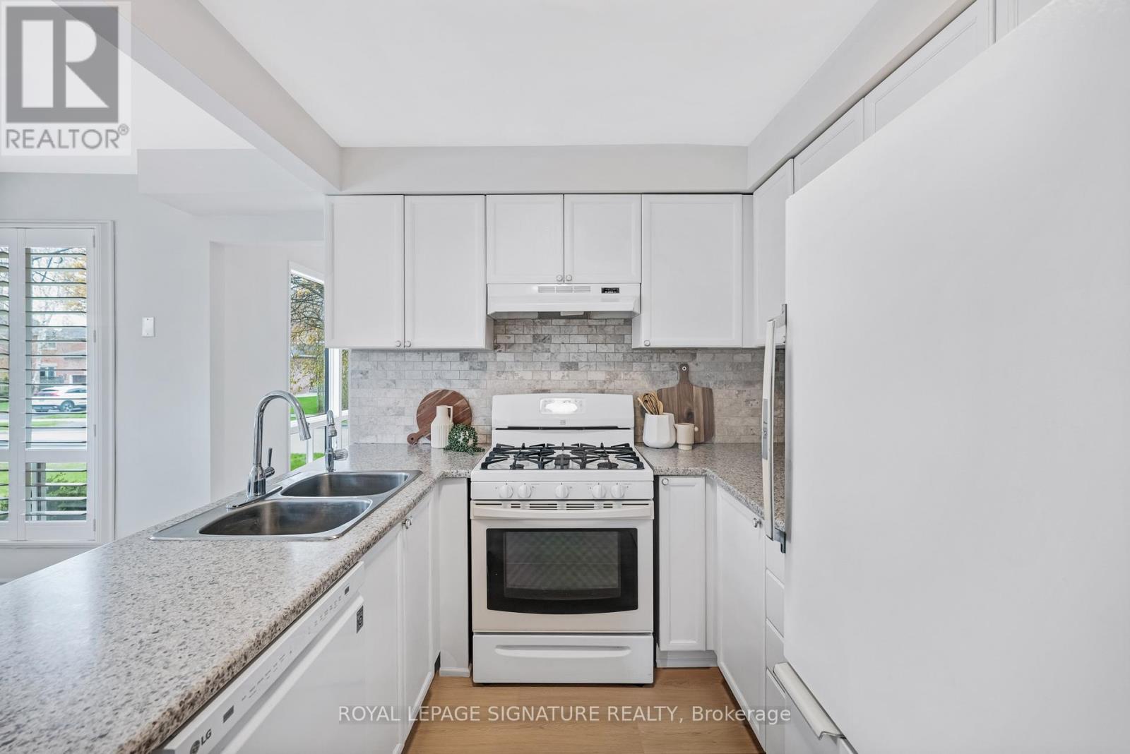 1204 Maple Gate Road, Pickering, Ontario  L1X 1T1 - Photo 9 - E13084320