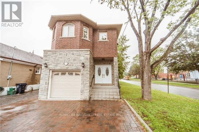18 CORVETTE AVENUE, Toronto, Ontario