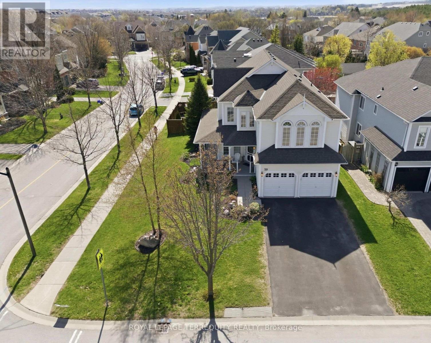 20 Selkirk Drive, Whitby, Ontario  L1M 2E6 - Photo 4 - E13084458