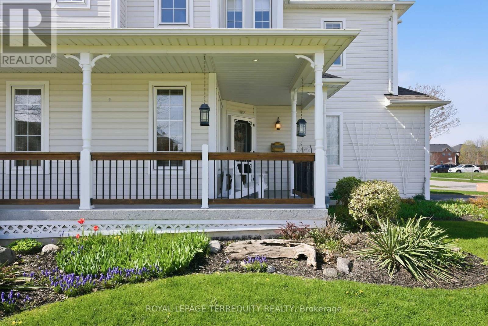 20 Selkirk Drive, Whitby, Ontario  L1M 2E6 - Photo 7 - E13084458