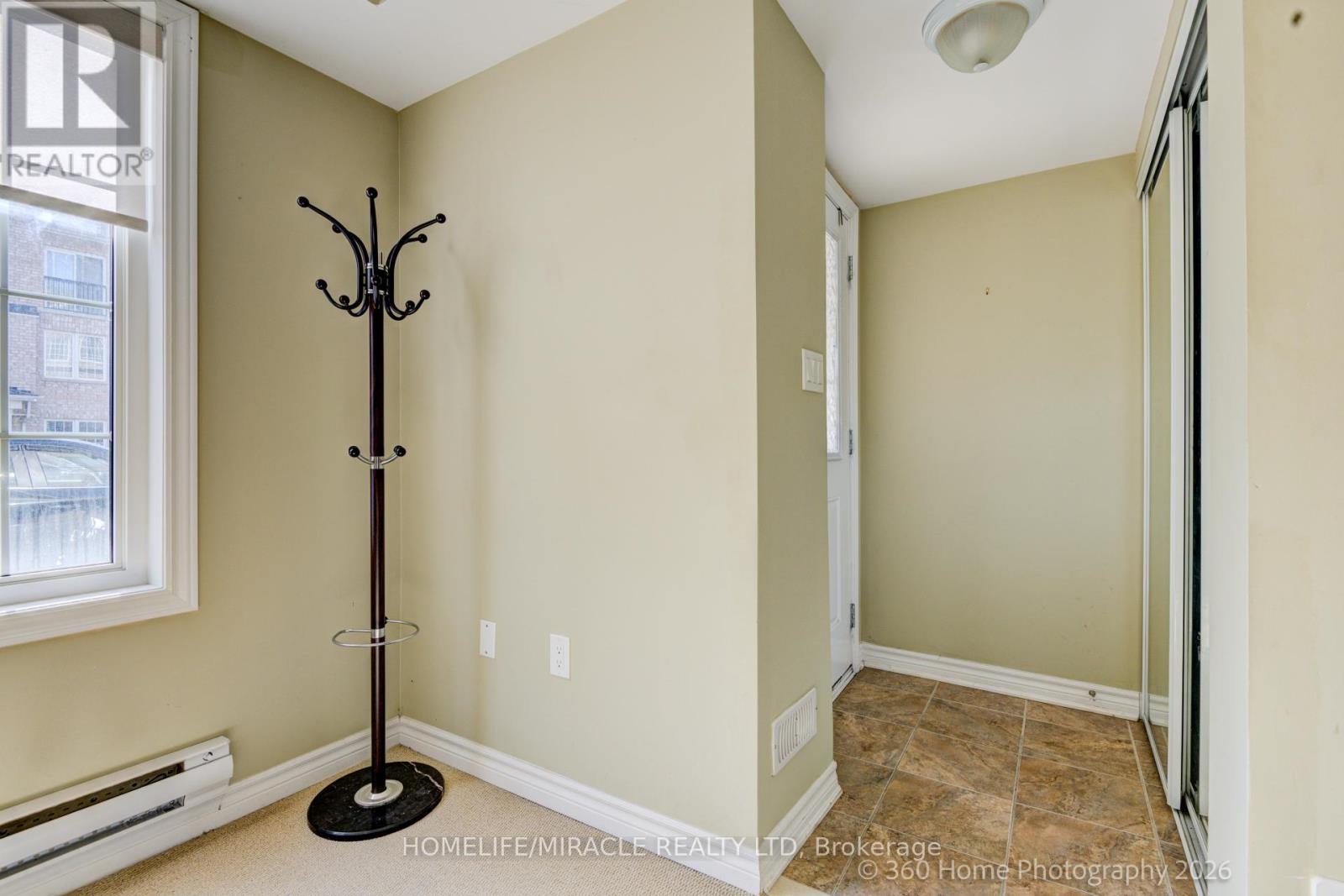 48 Strangford Lane, Toronto, Ontario  M1L 0E4 - Photo 4 - E13084460