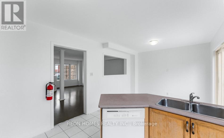 1885 Dalhousie Crescent, Oshawa, Ontario  L1G 8C4 - Photo 10 - E13084476