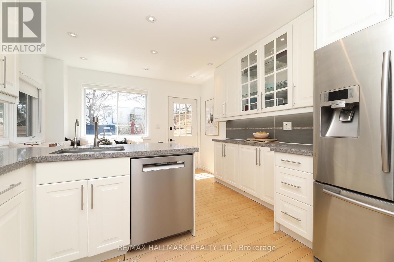 787 Sammon Avenue, Toronto, Ontario  M4C 2E6 - Photo 11 - E13084526