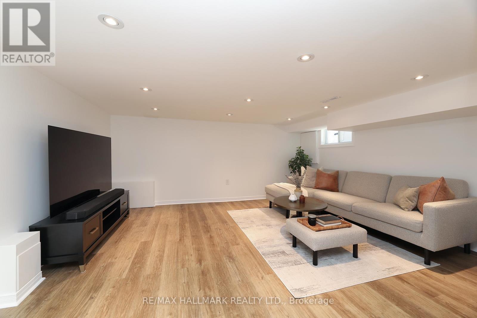787 Sammon Avenue, Toronto, Ontario  M4C 2E6 - Photo 21 - E13084526