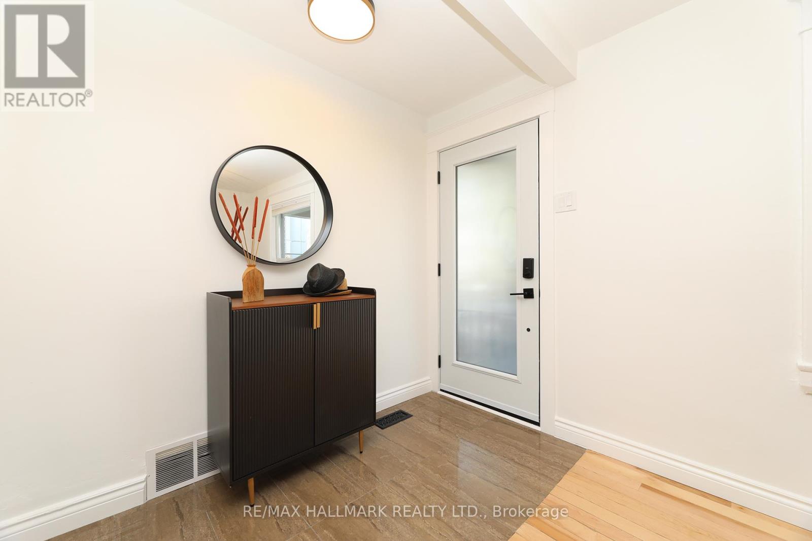 787 Sammon Avenue, Toronto, Ontario  M4C 2E6 - Photo 4 - E13084526