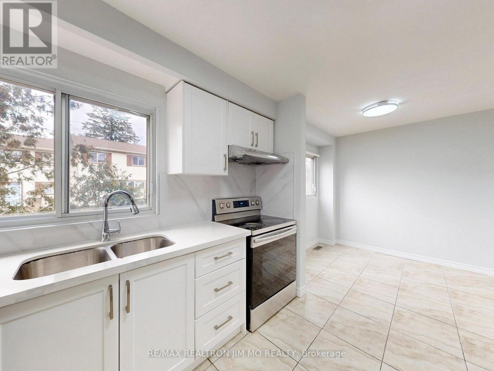 130 Jenny Wren Way, Toronto, Ontario  M2H 2Z2 - Photo 13 - C12982474