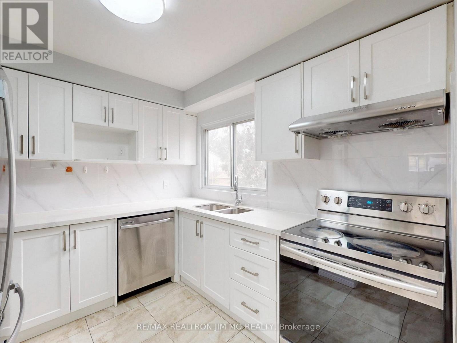130 Jenny Wren Way, Toronto, Ontario  M2H 2Z2 - Photo 11 - C12982474