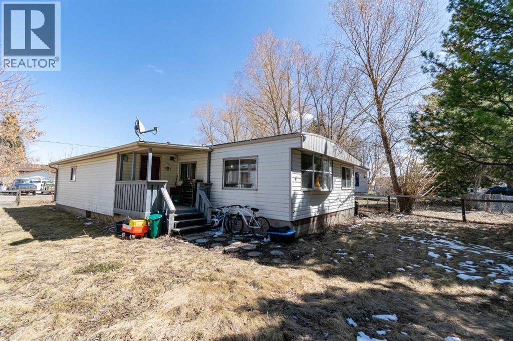 4 48a Street Close, Alix, Alberta  T0C 0B0 - Photo 2 - A2306091