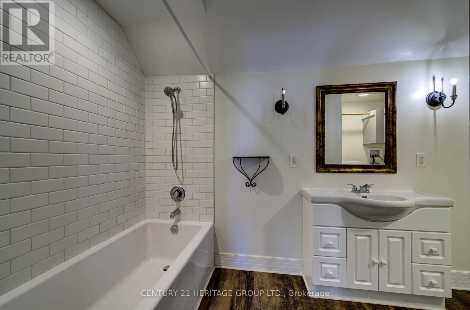 2107 Victoria Street, Innisfil (Stroud), Ontario  L9S 1J7 - Photo 11 - N13084242