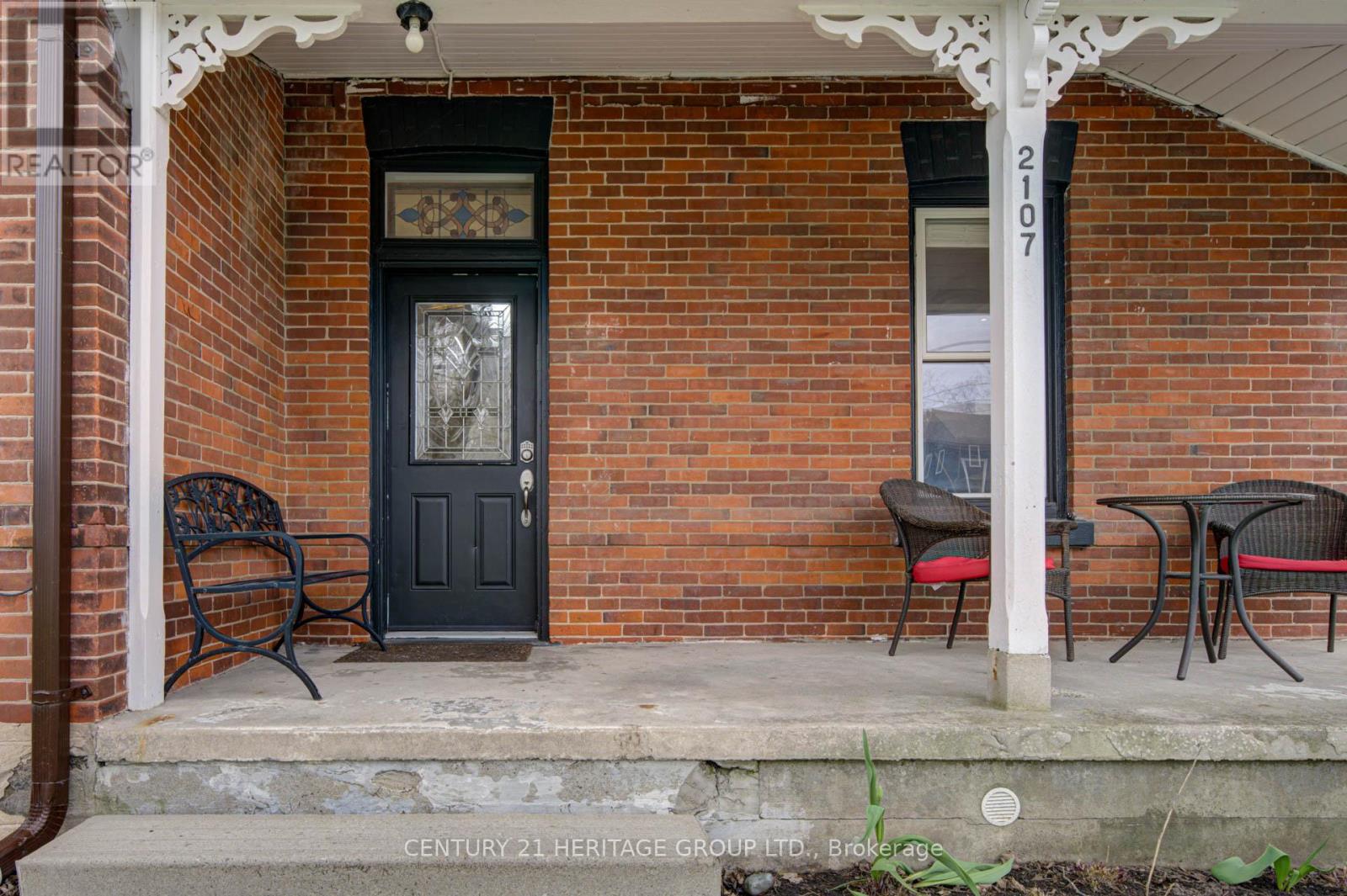 2107 Victoria Street, Innisfil (Stroud), Ontario  L9S 1J7 - Photo 2 - N13084242