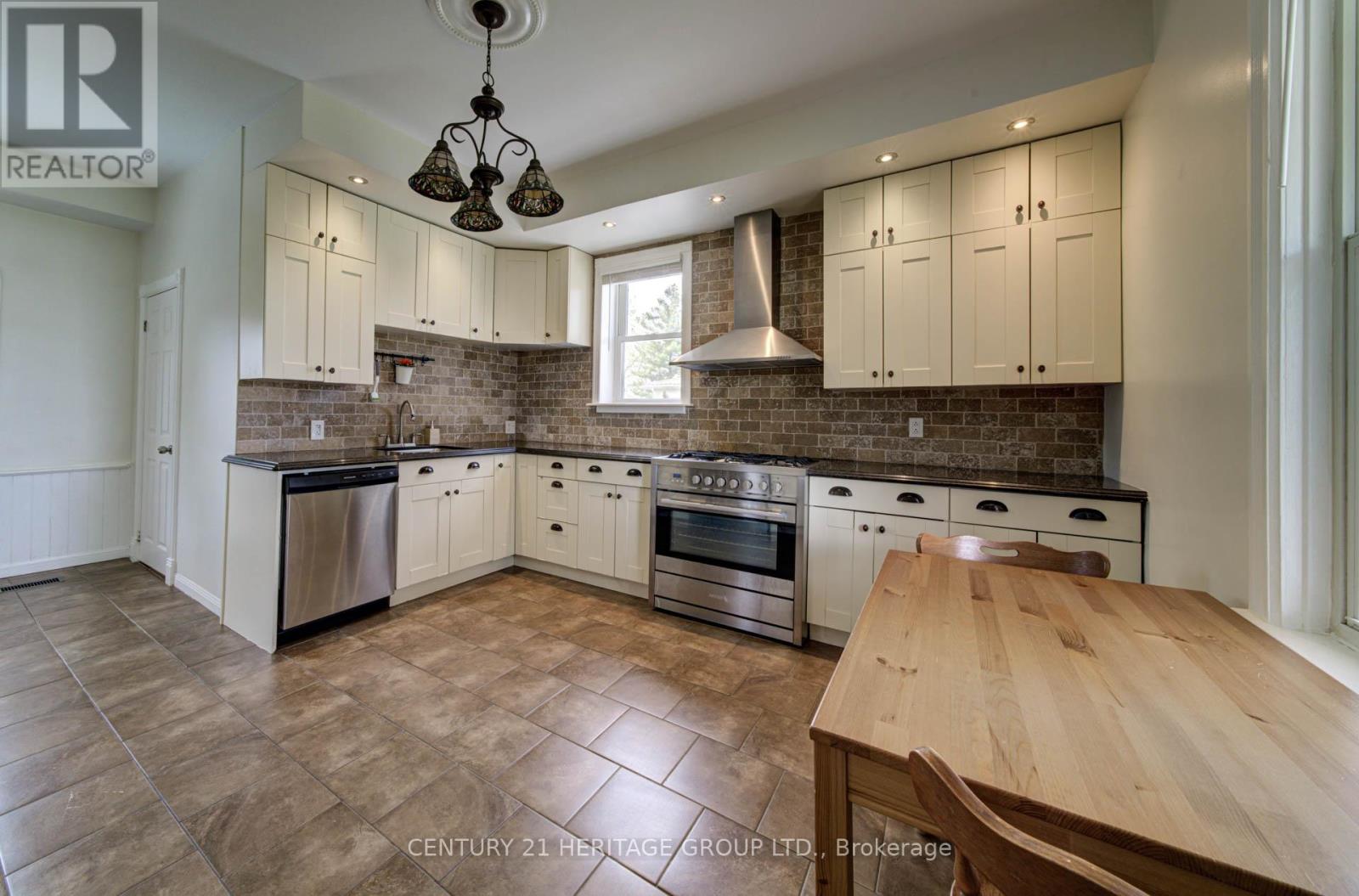 2107 Victoria Street, Innisfil (Stroud), Ontario  L9S 1J7 - Photo 4 - N13084242