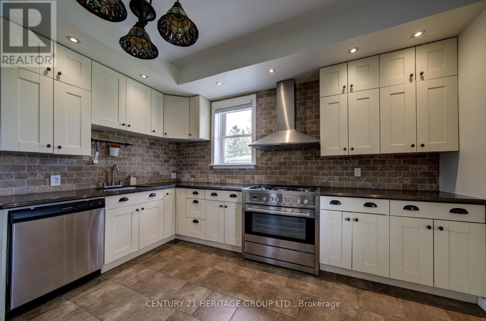 2107 Victoria Street, Innisfil (Stroud), Ontario  L9S 1J7 - Photo 5 - N13084242