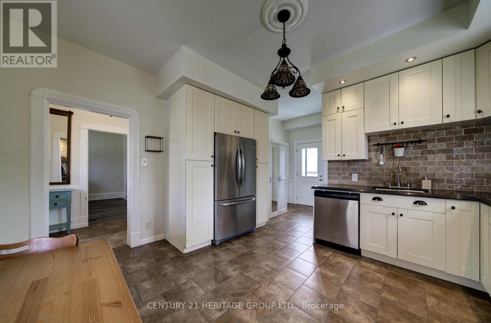 2107 Victoria Street, Innisfil (Stroud), Ontario  L9S 1J7 - Photo 6 - N13084242