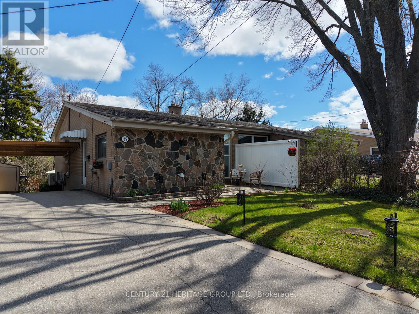 35 Jasper Drive, Aurora, Ontario  L4G 3B6 - Photo 2 - N13084314