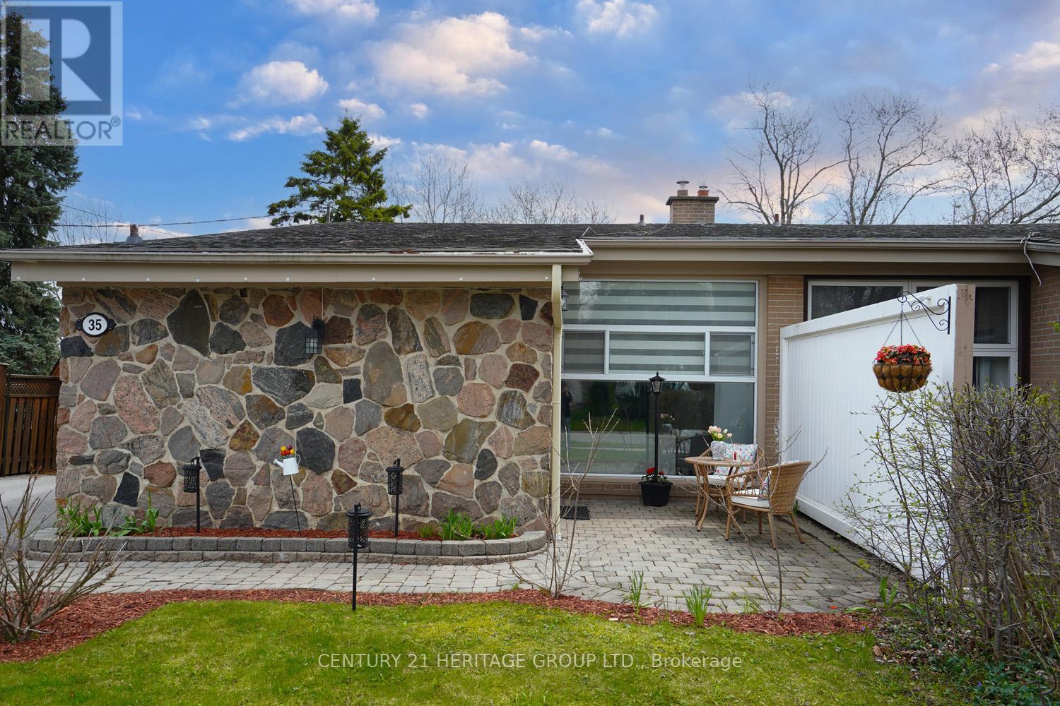 35 Jasper Drive, Aurora, Ontario  L4G 3B6 - Photo 5 - N13084314