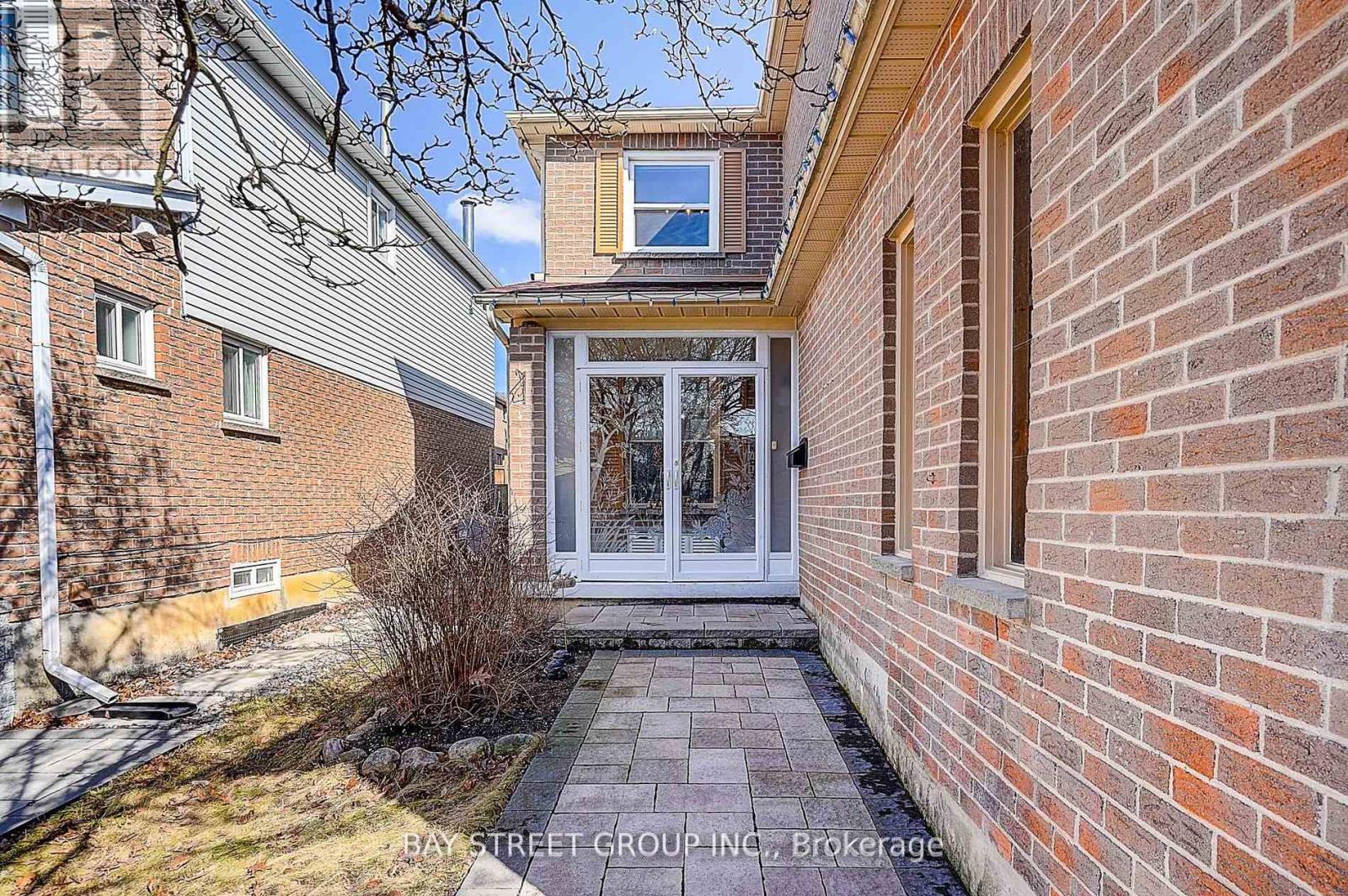 43 Bluesky Crescent, Richmond Hill, Ontario  L4C 8J2 - Photo 6 - N13084528