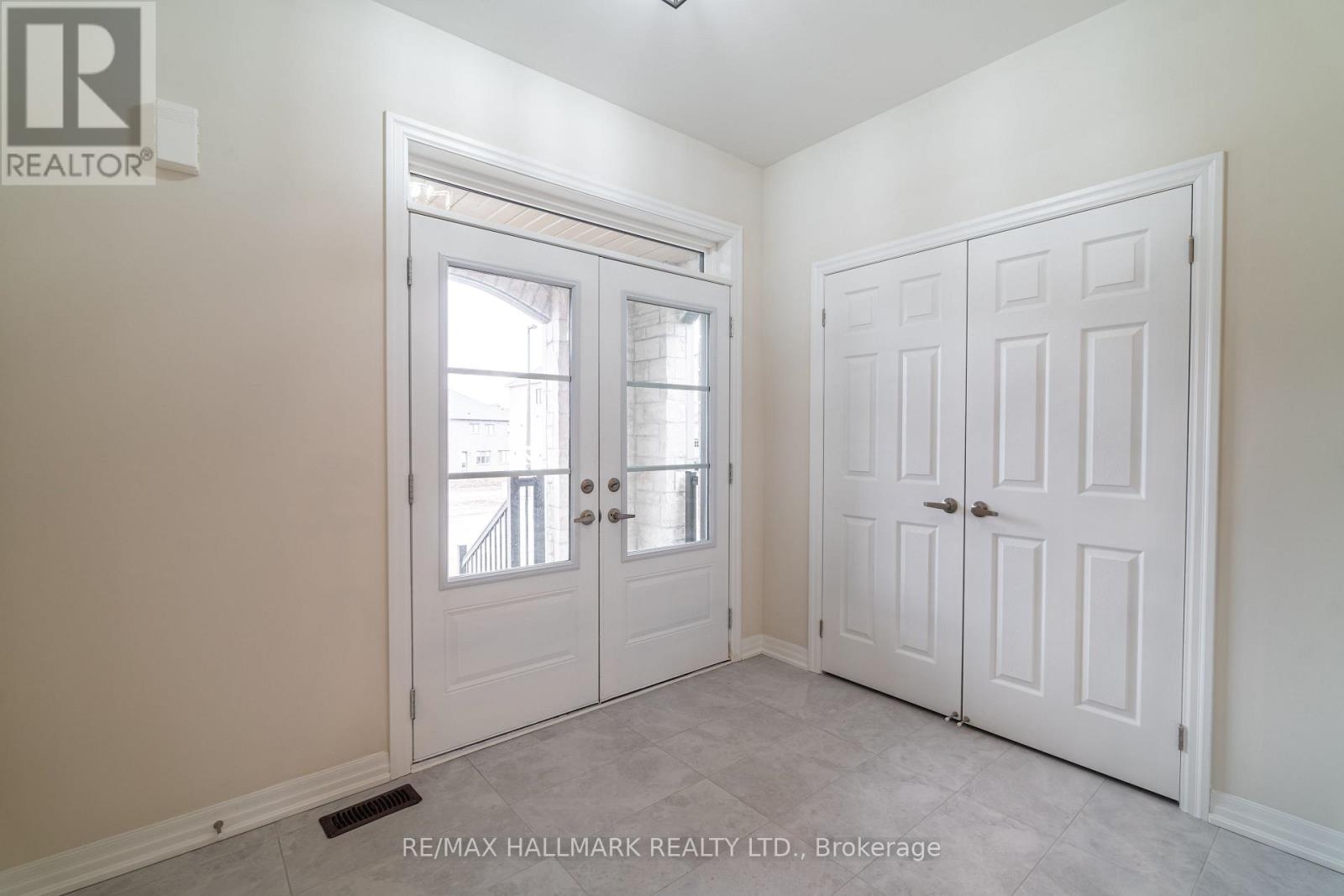 19 Stennett Drive, Georgina, Ontario  L4P 0J4 - Photo 5 - N13084554