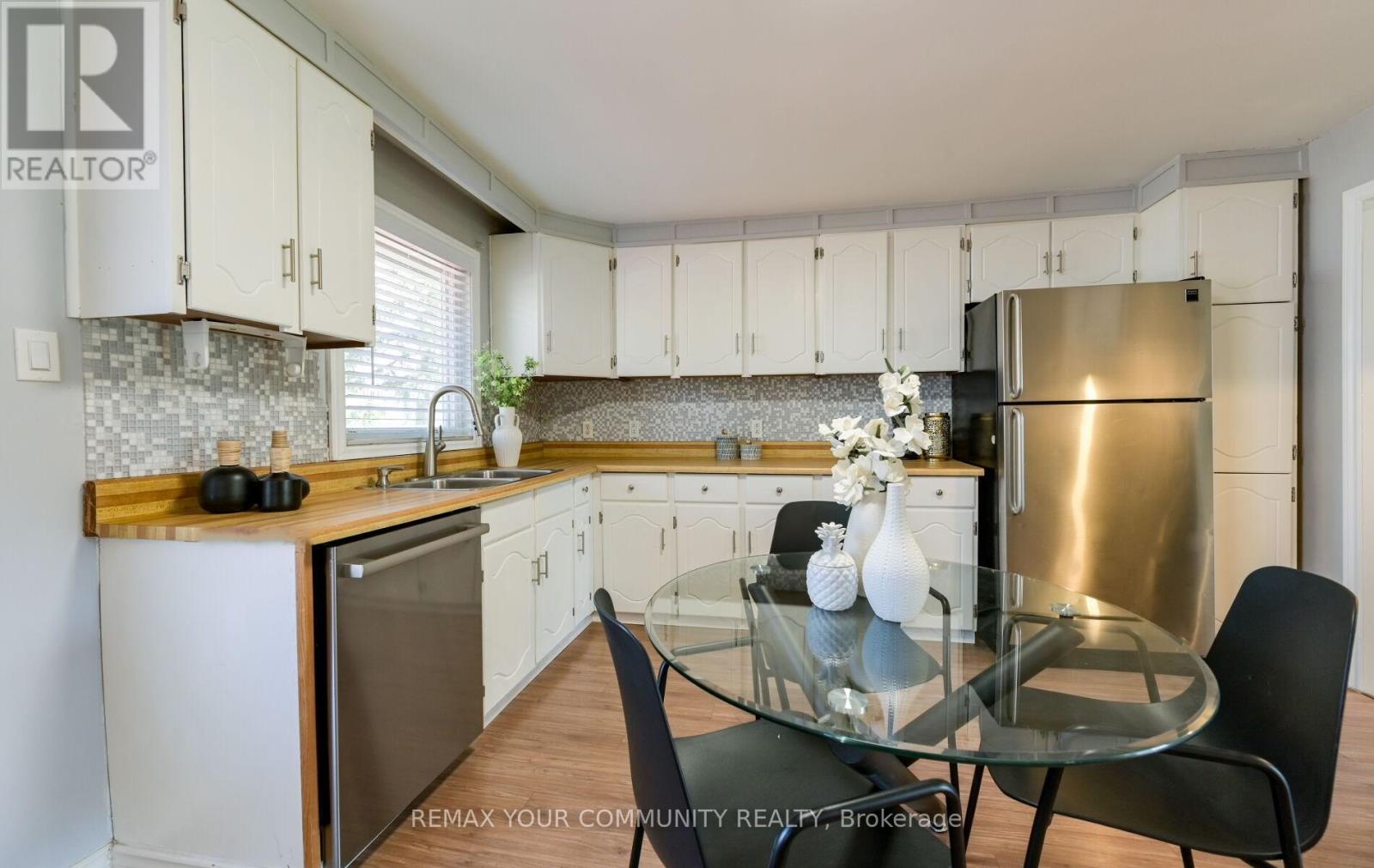 285 Kenwood Avenue, Georgina, Ontario  L4P 2X6 - Photo 12 - N13084566