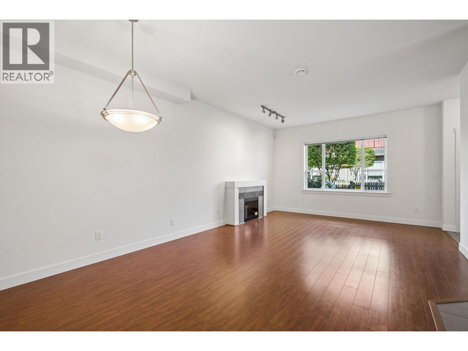 Listing Picture 6 of 39 : 15 9699 SILLS AVENUE, Richmond / 烈治文 - 魯藝地產 Yvonne Lu Group - MLS Medallion Club Member