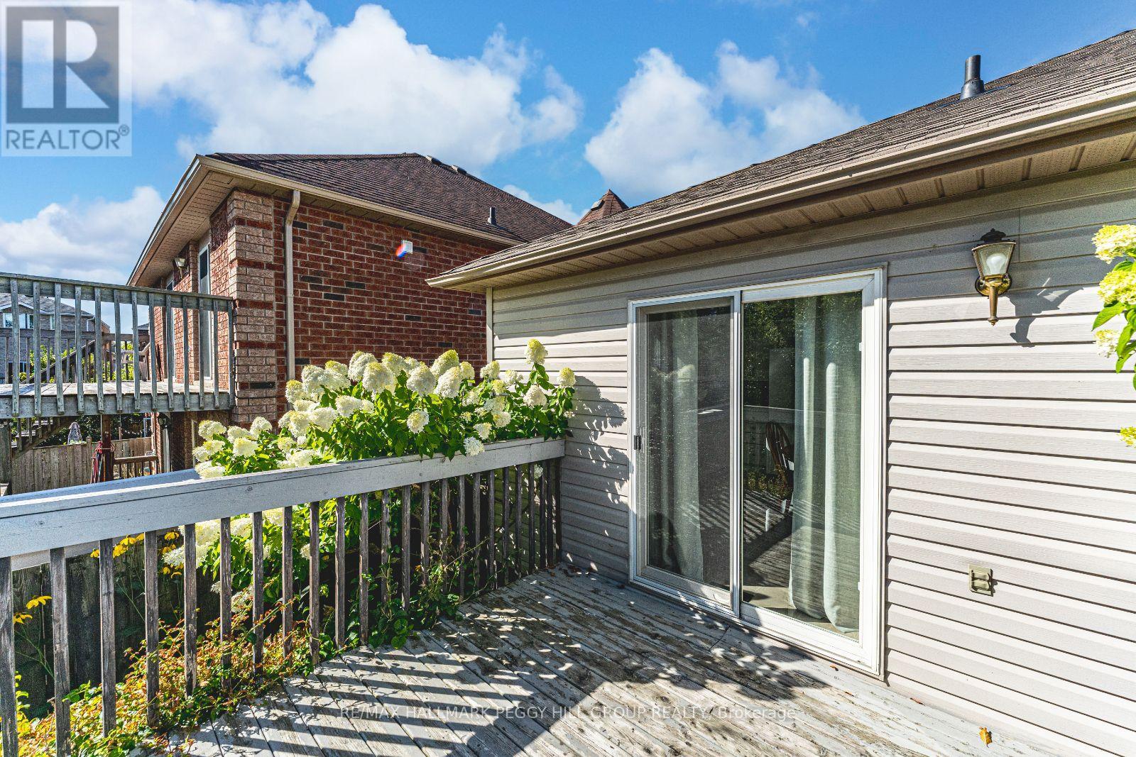 72 Stanley Street, Barrie (East Bayfield), Ontario  L4M 6V5 - Photo 10 - S13084246