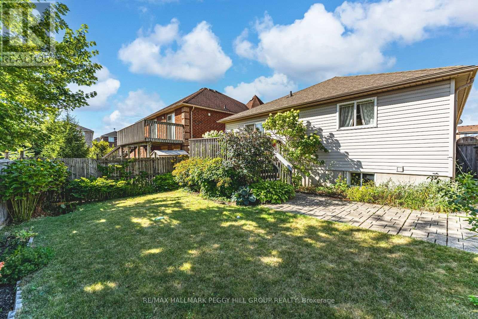 72 Stanley Street, Barrie (East Bayfield), Ontario  L4M 6V5 - Photo 11 - S13084246