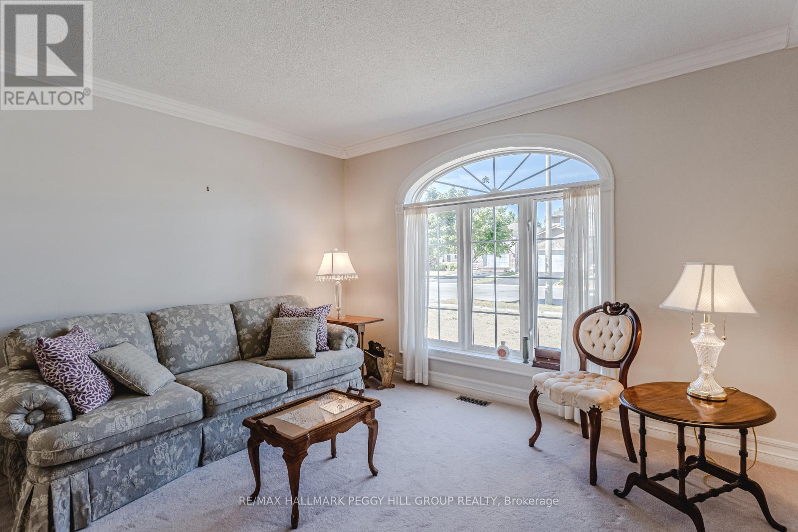 72 Stanley Street, Barrie (East Bayfield), Ontario  L4M 6V5 - Photo 2 - S13084246