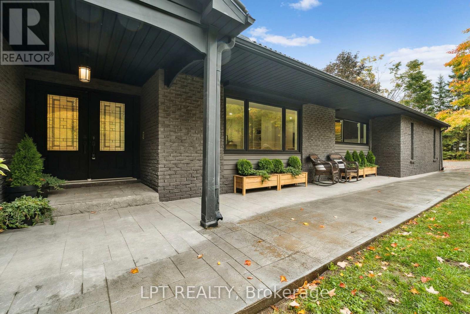 1083 Line 15 N, Oro-Medonte, Ontario  L3V 8J1 - Photo 2 - S13084422