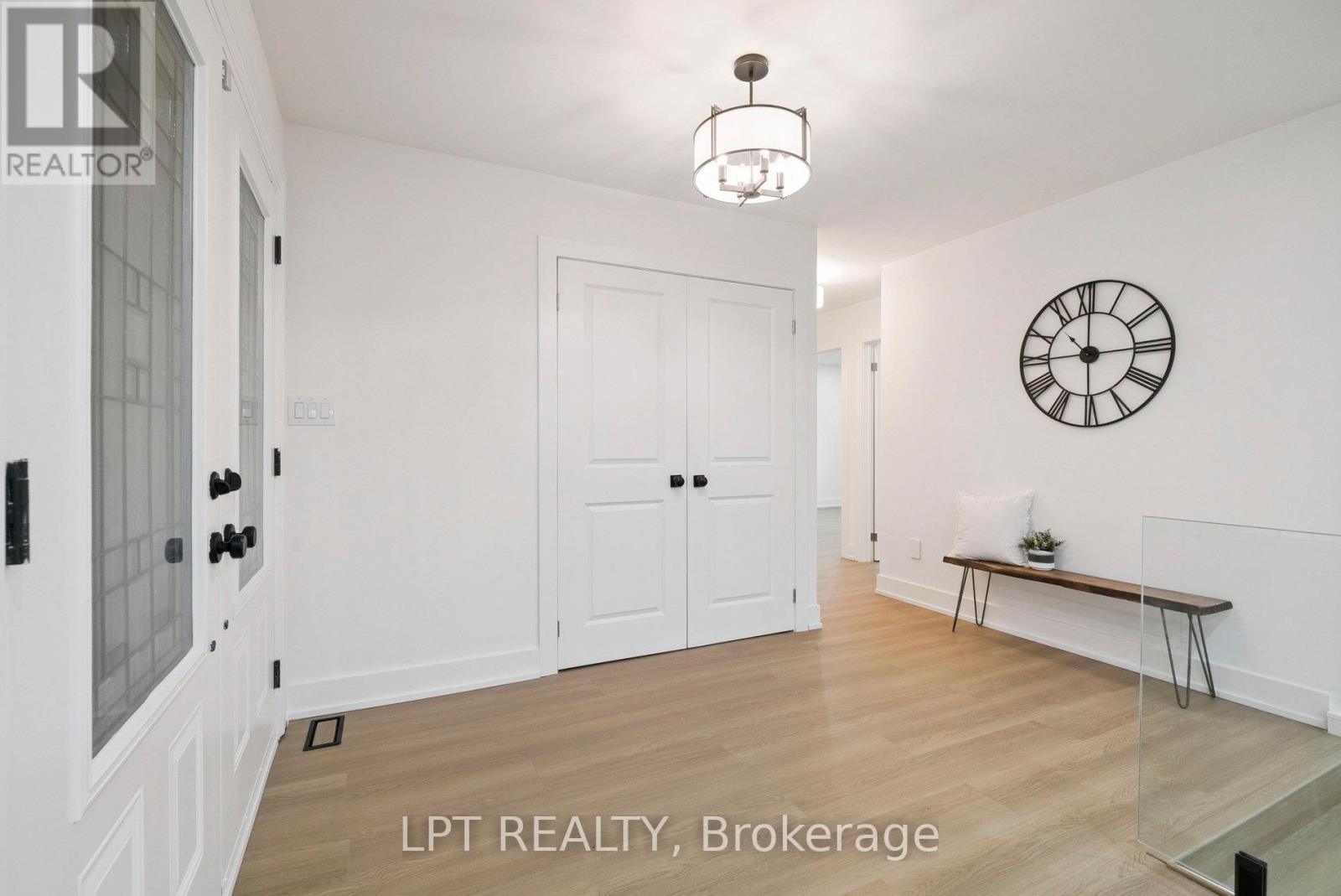 1083 Line 15 N, Oro-Medonte, Ontario  L3V 8J1 - Photo 3 - S13084422