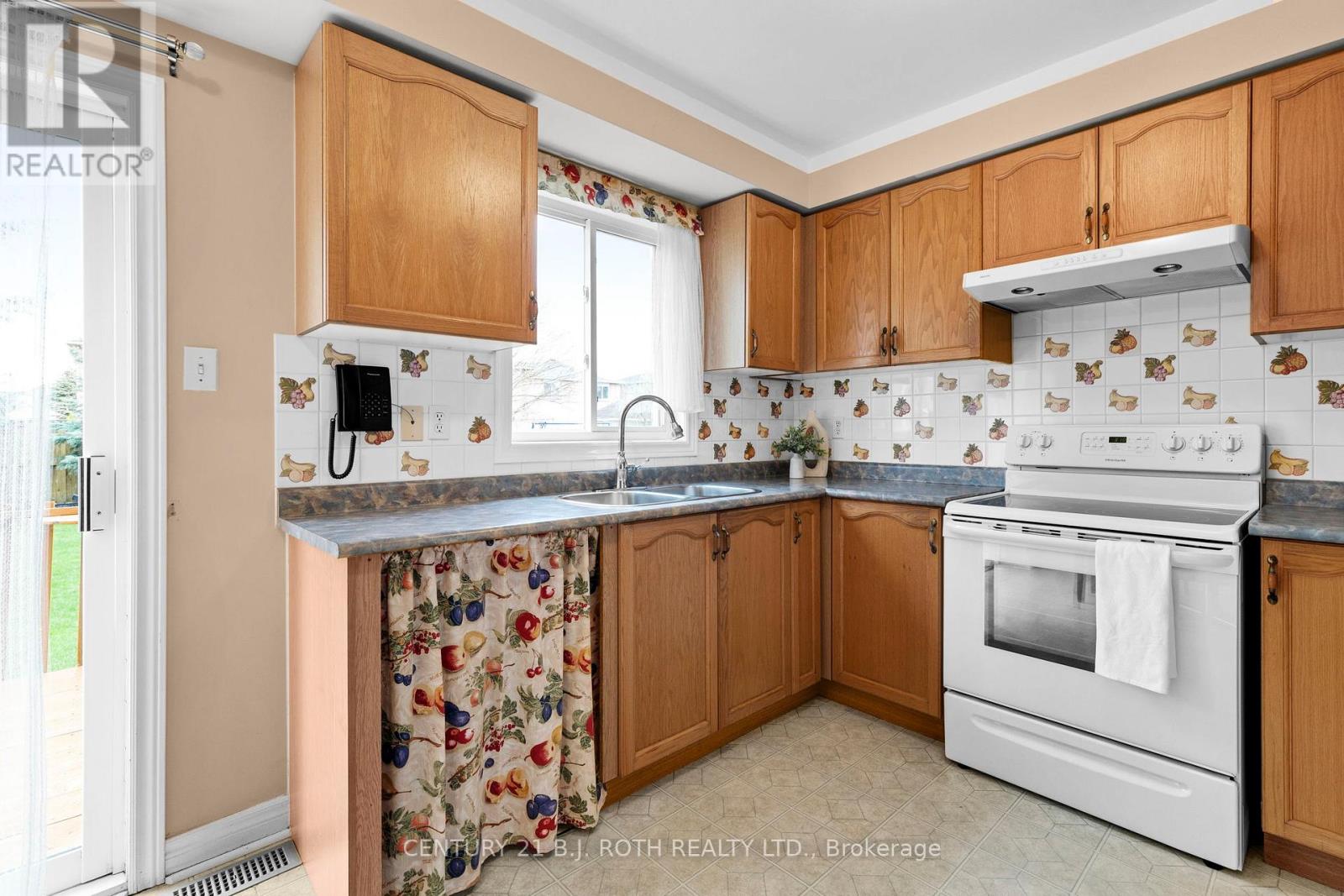 119 Holly Meadow Road, Barrie (Holly), Ontario  L4N 9Z6 - Photo 11 - S13084574
