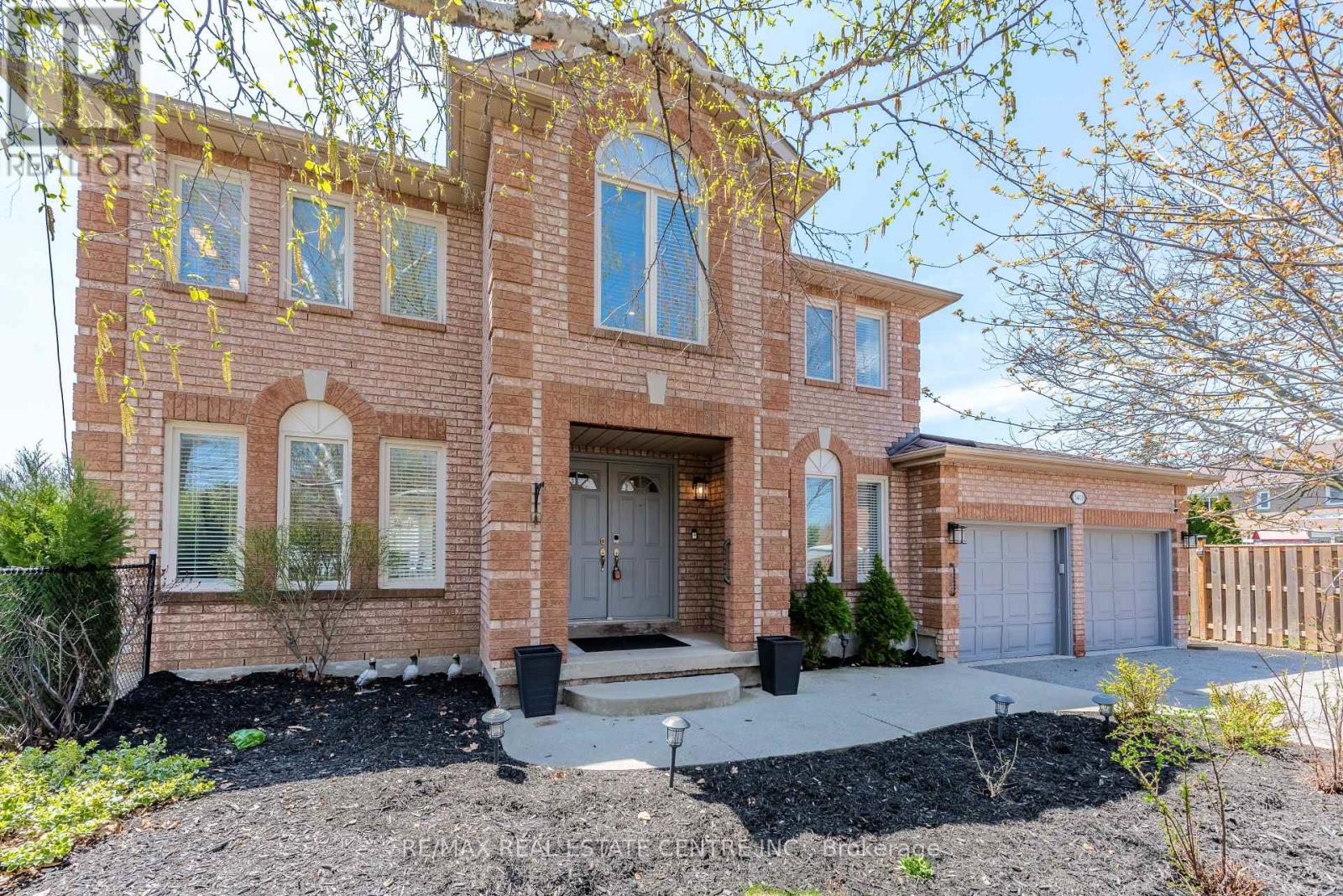 3408 Trelawny Circle, Mississauga, Ontario  L5N 6N6 - Photo 2 - W13084230