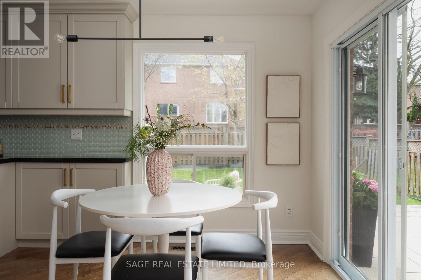 1017 Ceremonial Drive, Mississauga, Ontario  L5R 2Z8 - Photo 3 - W13084370