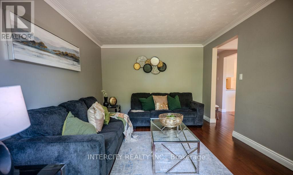 631 Trudale Court, Oakville, Ontario  L6L 4H2 - Photo 10 - W13084456